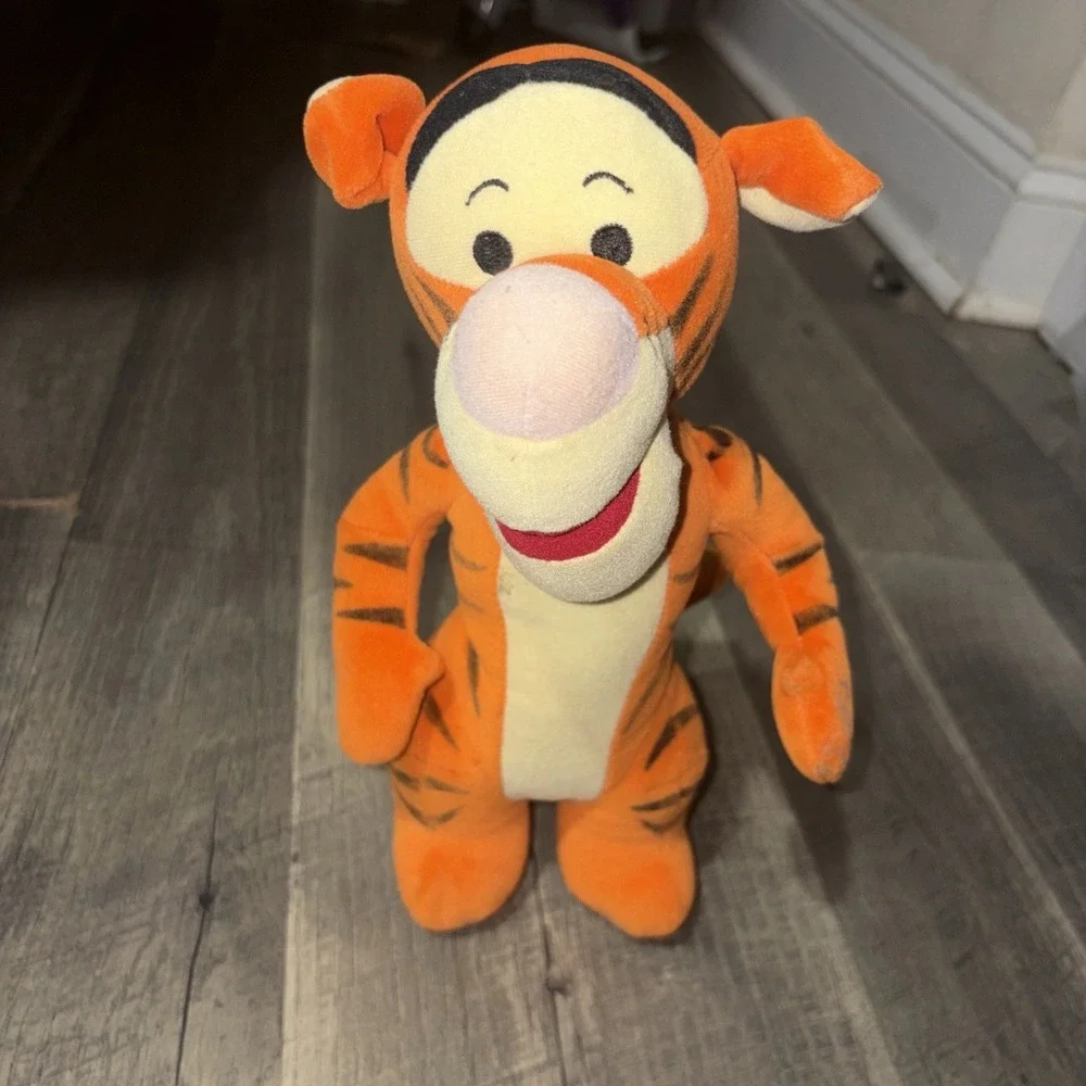 Fisher Price Tigger Disney Plush Winnie the Pooh 10